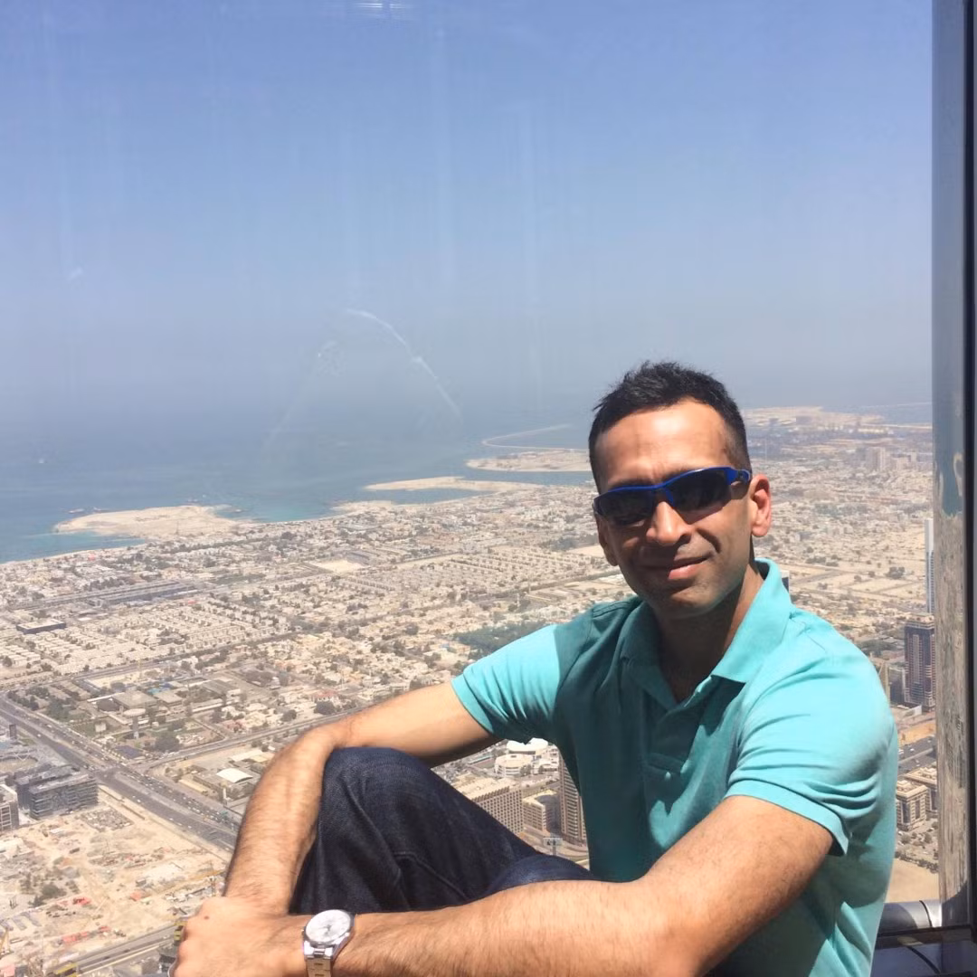 Một ngày sau khi phát hiện thi thể của bà Fric-Shamji, cảnh sát đã tiến hành bắt giữ người chồng - bác sĩ Mohammed Shamji.