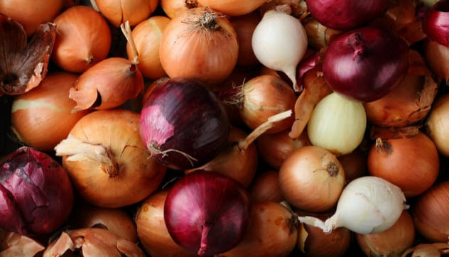 Theo đó, những người thợ ướp xác thường đặt những củ hành tại các bộ phận trên xác ướp như hốc mắt, ngực, xương chậu...