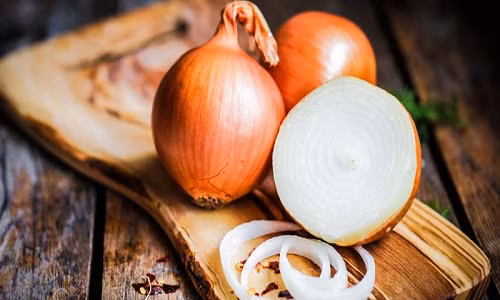 Củ hành cũng được cho rằng mang theo sức mạnh kỳ bí, giúp ích rất nhiều cho người chết khi ở thế giới bên kia.