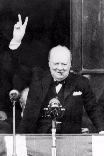 Các chuyên gia an ninh của Anh làm như vậy vì quan ngại Đức quốc xã và kẻ thù có thể lợi dụng thói quen hút xì gà của Thủ tướng Churchill để hạ độc nhà lãnh đạo cấp cao của chính phủ Anh.