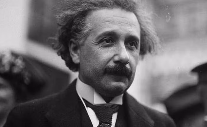 Theo đó, một phần lớn bộ não của Einstein được bảo quản. Bác sĩ Harvey cũng giữ một vài lát cắt não bộ của nhà khoa học thiên tài này để nghiên cứu.