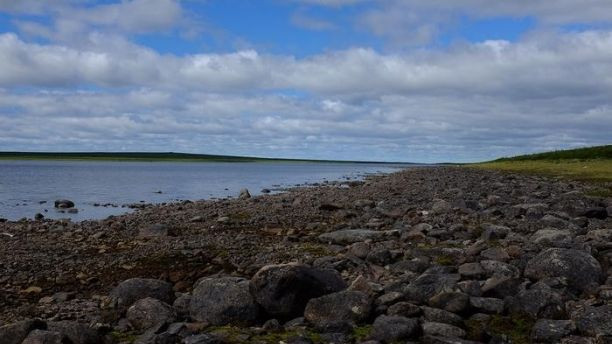 Vụ mất tích của toàn bộ dân làng người Inuit được một thợ săn có tên Joe Lebelle phát hiện. Khi ấy, người thợ săn này đến ngôi làng của người Inuit để xin ở qua đêm.