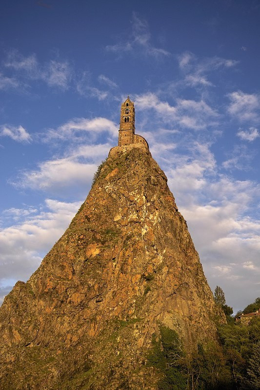 Để lên tới nhà nguyện cổ xưa này, du khách sẽ phải đi qua cầu thang 268 bậc.