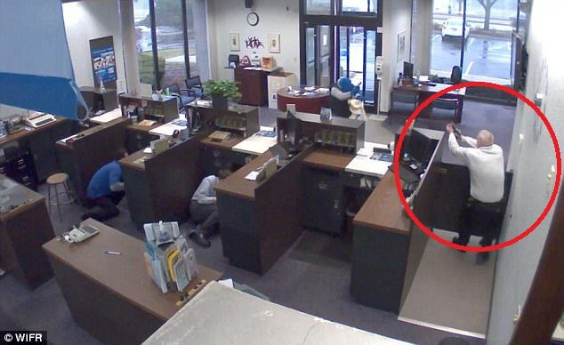 O nuoc ngoai, cuop ngan hang tao ton toi muc nao?-Hinh-2