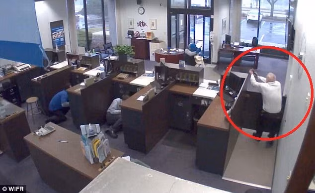 O nuoc ngoai, cuop ngan hang tao ton toi muc nao?-Hinh-2