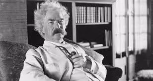 Cụ thể, sao chổi Halley xuất hiện vào ngày Mark Twain chào đời năm 1835. Nhà văn nổi tiếng thế giới tiên đoán rằng: “Khi sao chổi Halley trở lại, có lẽ tôi sẽ ra đi cùng nó”.