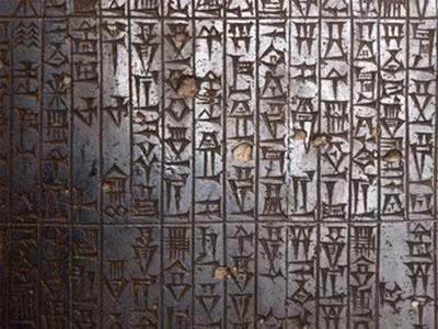 Bộ luật Hammurabi quy định nhiều vấn đề từ bất động sản, thương mại, đất đai, tiền bạc... Trong số này, đáng chú ý là những quy định về hôn nhân và ngoại tình.