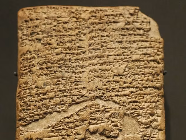 Đối với tội loạn luân và ngoại tình, người phụ nữ thường bị xử chết hoặc lưu vong. Người phụ nữ được quyền ly hôn nếu phát hiện chồng ngoại tình, bị chồng vu cáo...