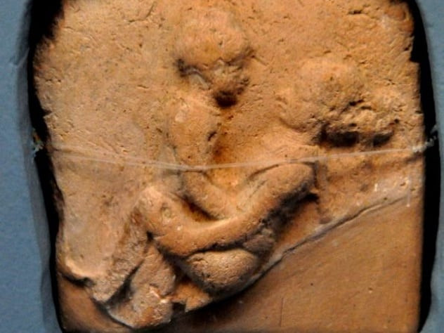 Mại dâm cũng diễn ra phổ biến ở Babylon. Thậm chí, người chồng có quyền để vợ và con gái "tiếp khách" miễn là được trả tiền.