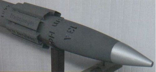 Siêu pháo V3 của Đức quốc xã gây chú ý khi có thể bắn một quả đạn pháo cỡ 150 mm, có khối lượng 140 kg và bắn xa với cự ly 165 km.