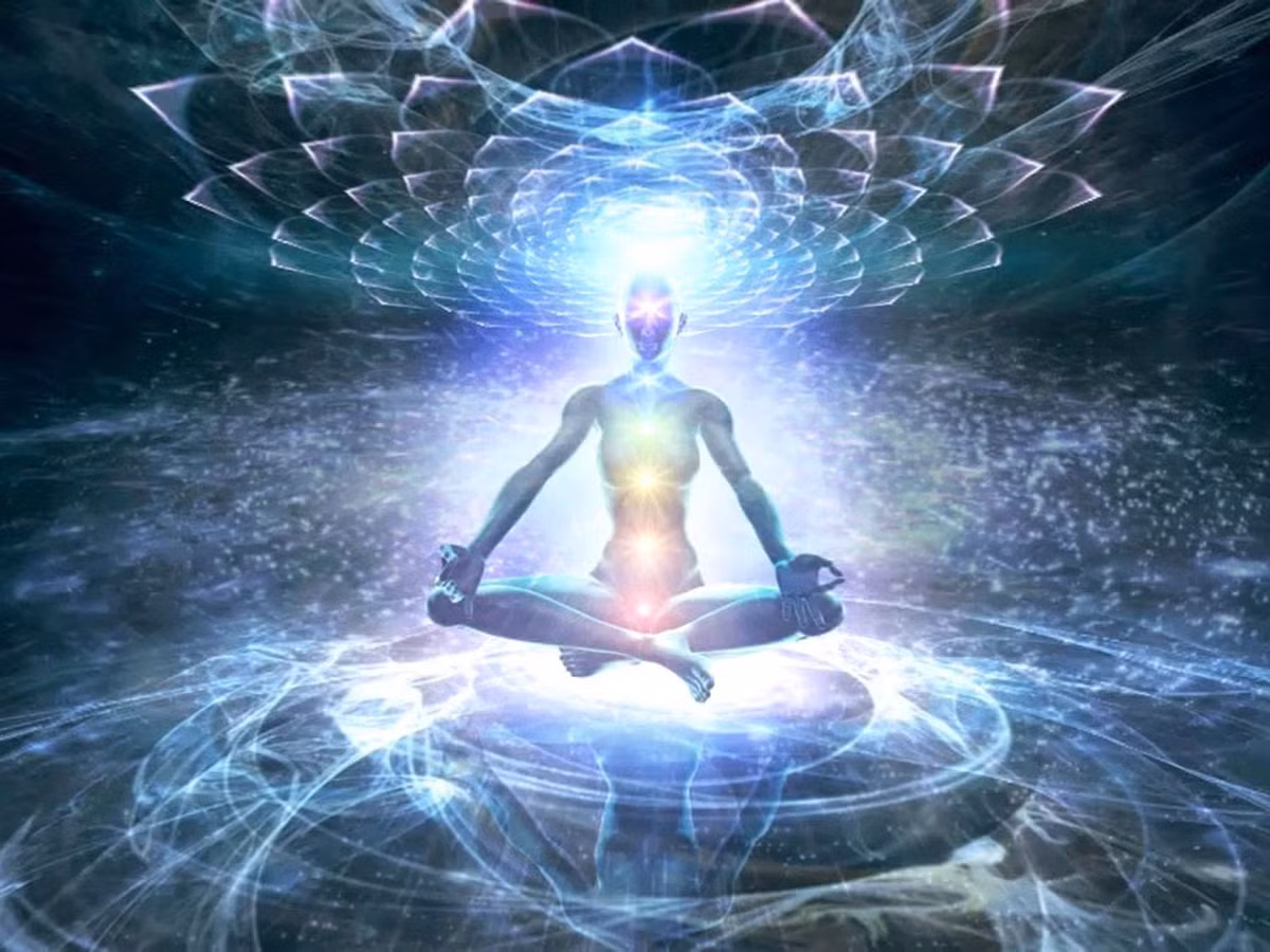 Những người tin vào luân hồi quan niệm thể xác và linh hồn là hai thực thể riêng biệt. Theo đó, khi con người qua đời chỉ có thân xác chết đi trong khi linh hồn tồn tại mãi.