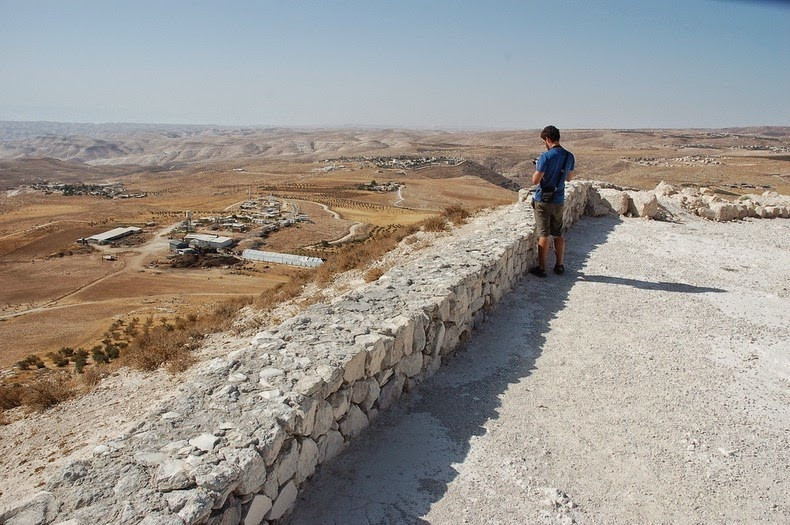 Sau khi Herod Đại đế qua đời năm 4 trước Công nguyên, Herodium trở thành một phần của vương quốc do người con trai ông là Archelaus cai trị trong khoảng 10 năm.