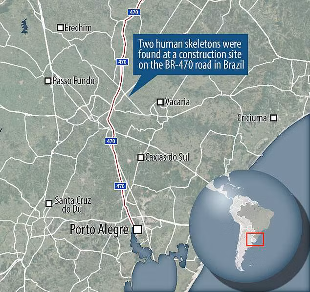 Nhà khảo cổ Valdir Luiz Schwengber thuộc Đại học Nam Santa Catarina cho biết hai bộ xương được tìm thấy cách mặt đất 60 cm. Theo nhà khảo cổ Schwengber, vào thời kỳ cổ đại, hòn đảo này khá biệt lập và không có nước uống.