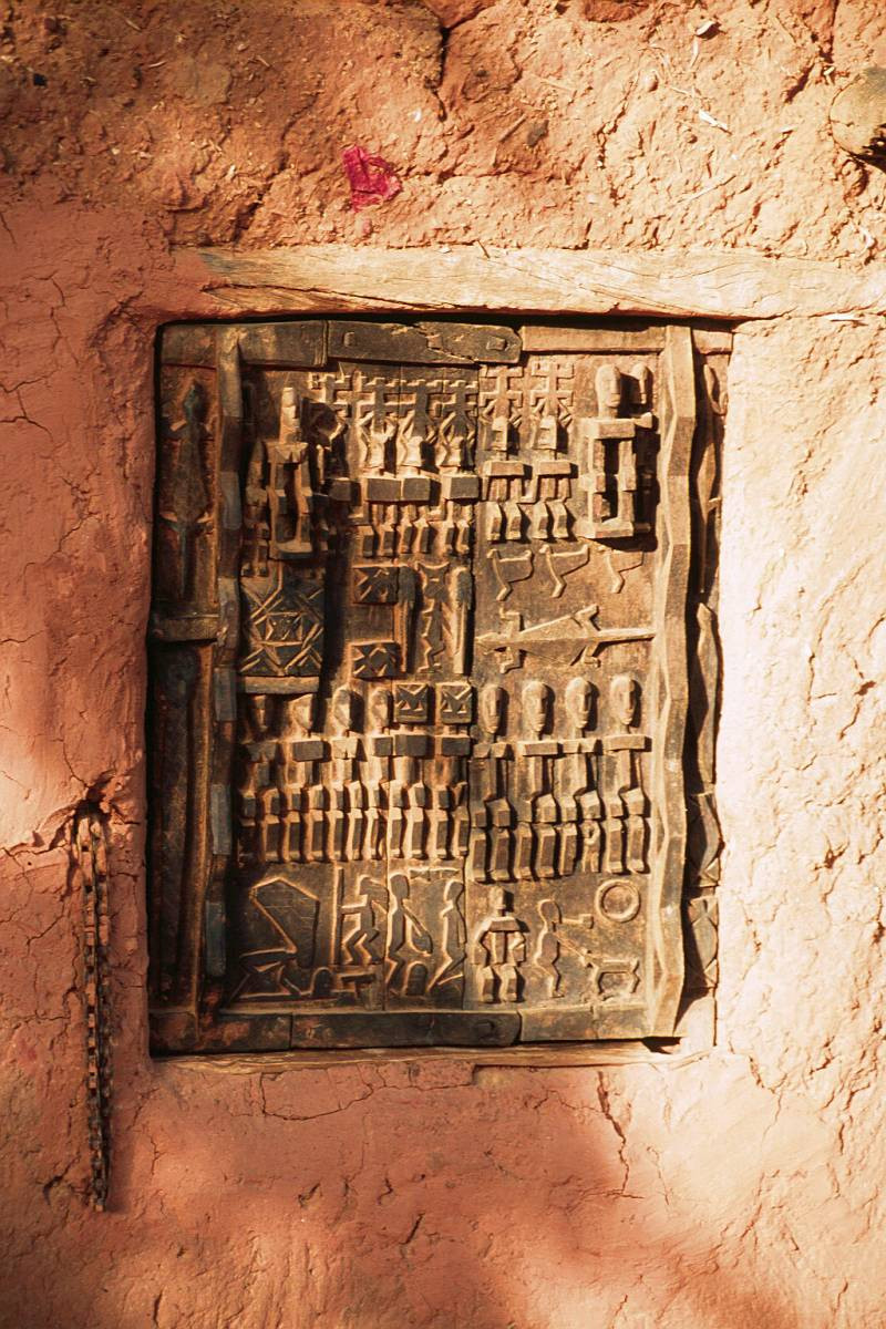 Theo truyền thuyết của bộ tộc Dogon, đất trên ngôi sao này được thay thế bằng kim loại nên rất cô đặc và có khối lượng lớn.