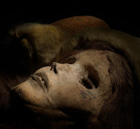 Những đặc điểm gương mặt này của Xiaohe có nhiều điểm khác so với người châu Á sống vào thời điểm trên. Do đó, các chuyên gia tò mò không biết mỹ nhân xinh đẹp này đến từ đâu.