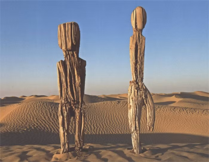 Theo các chuyên gia, nghĩa trang Xiaohe có niên đại khoảng 4.000 năm tuổi. Hàng trăm xác ướp được tìm thấy ở nghĩa trang Xiaohe gây chú ý khi còn gần như nguyên vẹn sau nhiều thế kỷ.