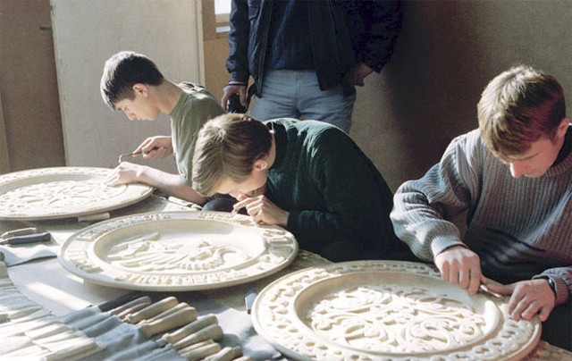 Hoạt động này cần sự tỉ mỉ, khéo tay và tập trung cao. Mời độc giả xem video: Bảo tàng đồ cũ thời Liên Xô (nguồn: VTC14).