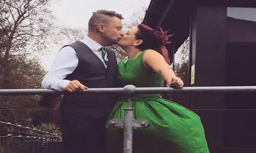 Co dau hot hoang khi phat hien chu re dot tu ngay dem tan hon