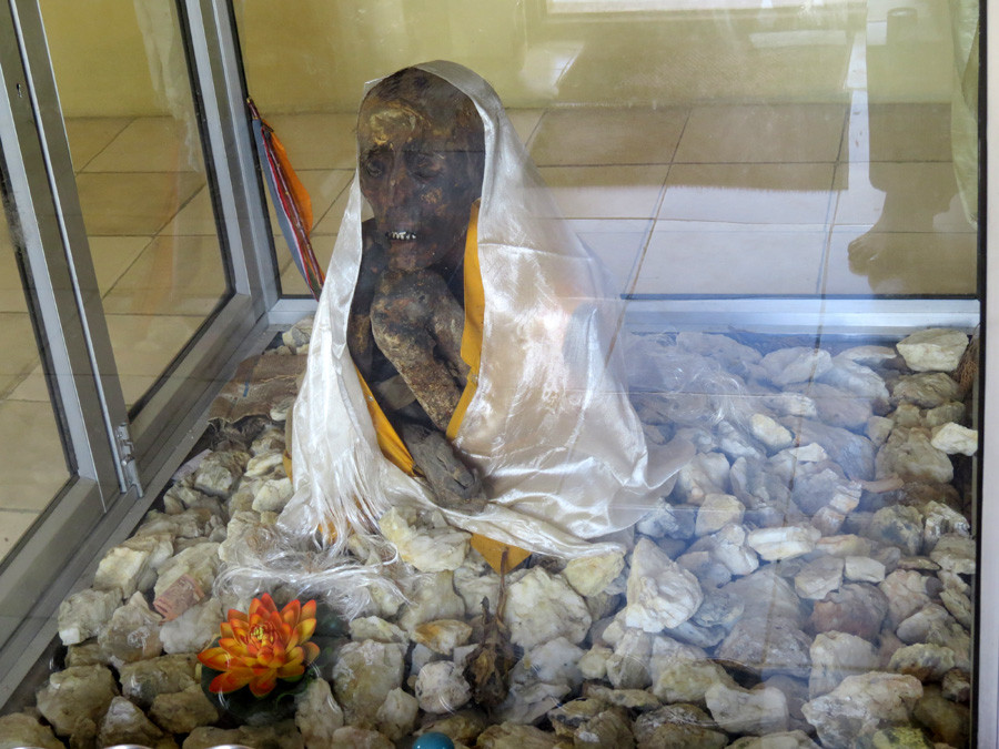 Các nhà nghiên cứu cho hay thiền sư Sangha Tenzin đã tự ướp xác bằng cách tuân thủ chế độ ăn uống nghiêm ngặt.