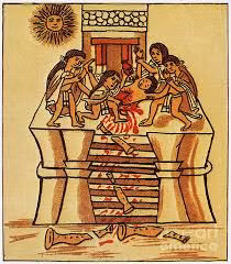 Trước khi hiến tế, trẻ em Inca thường được ăn uống đầy đủ, thịnh soạn, thậm chí là có cơ hội gặp mặt nhà vua.