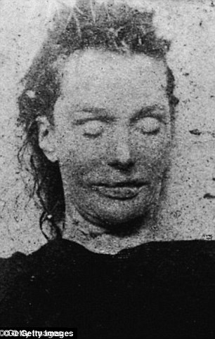 Tiến sĩ Rubenhold tiết lộ điều này với công chúng thông qua cuốn sách có tựa đề "The Five".