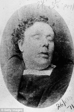 Mới đây, nhà sử học Hallie Rubenhold, 5 nữ nạn nhân bị sát nhân Jack đồ tể giết hại một cách tàn bạo không phải là gái mại dâm.