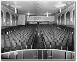 Với việc bán toàn bộ chuỗi rạp hát sở hữu, ông Small có trong tay 1,7 triệu USD. Tuy nhiên, ngay ngày hôm sau, ông Small biến mất bí ẩn trong khi số tiền bán tài sản còn nguyên vẹn.