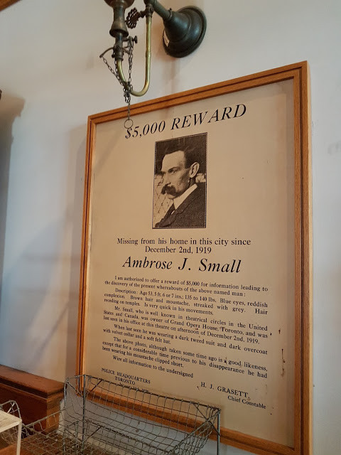 Hai bên đạt được thỏa thuận và ông Small muốn giao dịch diễn ra nhanh nhất. Theo đó, ông trùm rạp hát Canada đề nghị ngày 1/12/1919 diễn ra giao dịch mua bán giữa hai bên.