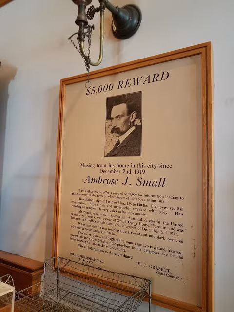 Hai bên đạt được thỏa thuận và ông Small muốn giao dịch diễn ra nhanh nhất. Theo đó, ông trùm rạp hát Canada đề nghị ngày 1/12/1919 diễn ra giao dịch mua bán giữa hai bên.