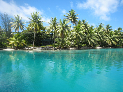Khi ấy, một tàu lớn va vào đá ngầm. Tuy nhiên, khi người ta tới giải cứu những người gặp nạn thì không thấy bóng dáng con tàu cũng như bất cứ thủy thủ nào.
