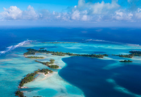 Trước những sự việc kỳ bí trên, một số người cho rằng hòn đảo này bị nguyền rủa.