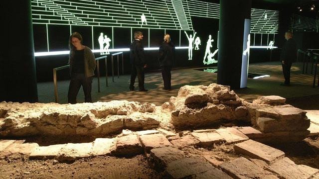 Các nhà khảo cổ cho hay đấu trường La Mã này được xây dựng có sức chứa hơn 7.000 khán giả để xem những trận đấu ngoài trời của thú hoang và tù nhân La Mã cổ.