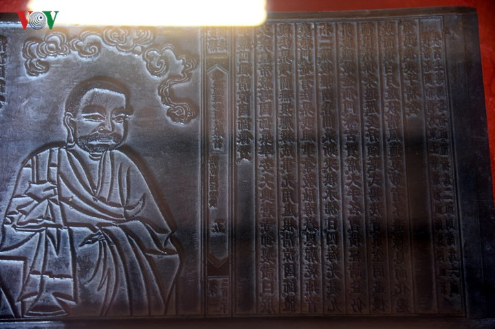 Mộc bản chùa Vĩnh Nghiêm nhìn từ góc độ mỹ thuật truyền thống như một tác phẩm mỹ thuật đồ họa khắc gỗ độc lập, chứ không chỉ bình thường như một bản san khắc chữ khô khan theo cách thức thủ công khi phương tiện khoa học kỹ thuật thời bấy giờ chưa phát triển làm phương tiện để truyền bá Phật pháp bằng văn bản tới nhiều người.