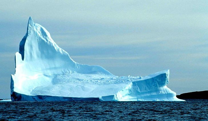 Siêu tàu sân bay làm từ băng sẽ được trang bị 40 pháo nòng kép và các pháo phòng không, có thể mang 150 máy bay...
