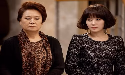 Bị mẹ chồng ép ly dị, lời đáp trả của con dâu khiến bà cứng họng Bi me chong ep ly di, loi dap tra cua con dau khien ba cung hong