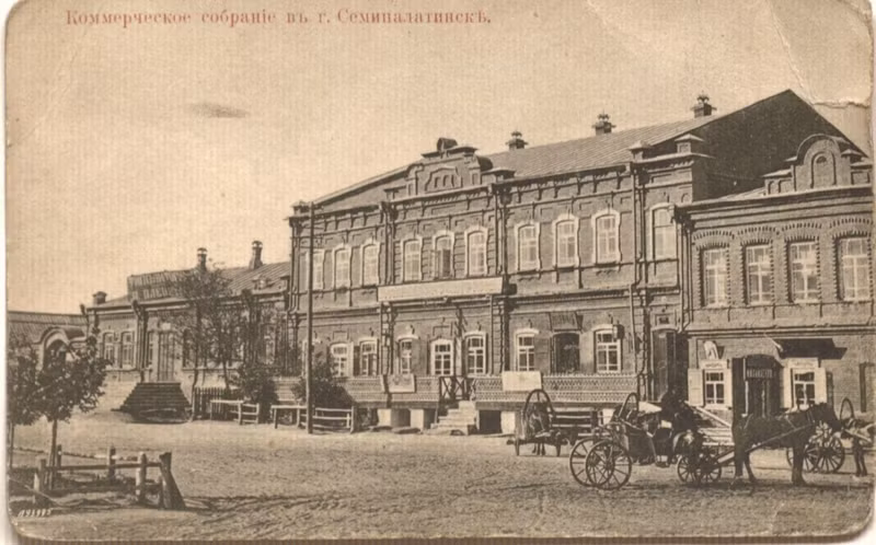 Một rạp chiếu phim ở thị trấn Semipalatinsk.