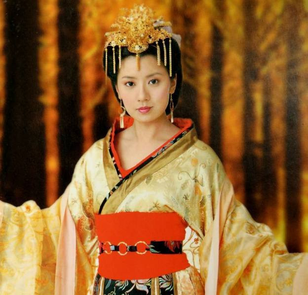 Sau một thời gian dài sống trong sự cô đơn, giận chồng vì yêu chiều người phụ nữ khác, Viên Hoàng hậu qua đời khi 36 tuổi. Trong lúc lâm chung, bà hoàng này chỉ nhìn chồng bằng ánh mắt căm hờn mà không nói lời nào.