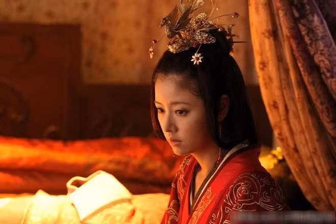 Do được Lưu Tông Văn Đế sủng ái nên Phan Thục phi luôn rêu rao khắp nơi về việc được nhà vua yêu chiều ra sao và nói sẽ có ngày trở thành hoàng hậu.