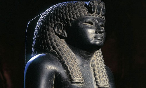 Bí quyết làm đẹp nổi tiếng nhất của Nữ hoàng Cleopatra để có sức quyến rũ làm đắm say lòng người là việc bà hoàng này tắm bằng sữa lừa.