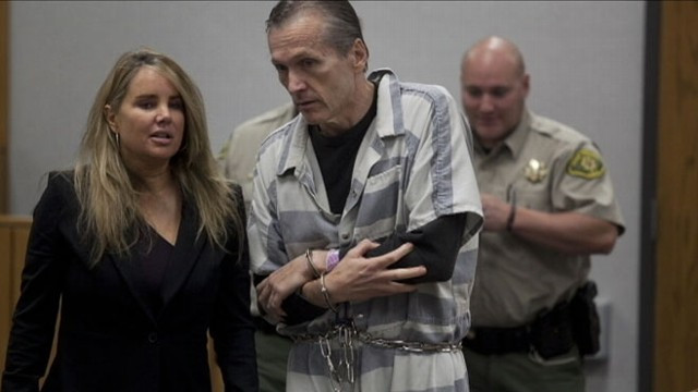 Các nhà điều tra cũng tìm được nhiều tin nhắn trao đổi giữa MacNeill và Willis trong và sau lễ tang của bà Michele.