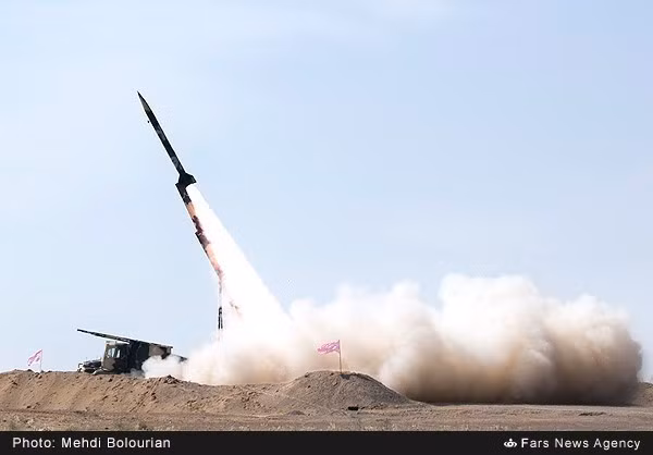 Cả hai phiên bản tên lửa Nazeat đều dùng động cơ nhiên liệu rắn có thể lưu trữ ngay trong thân đạn tới 7 năm.