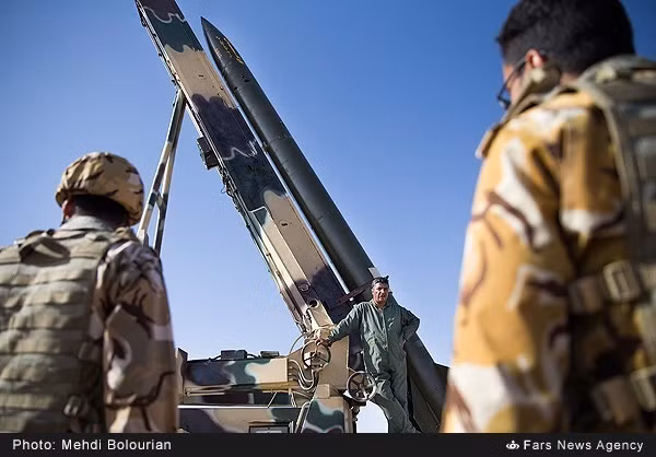 Tên lửa Nazeat hiện được Iran phát triển với hai phiên bản chính gồm: 6-H có tầm bắn 80-100km, mang đầu đạn 130kg và 10-H tầm bắn 110-130km, mang đầu đạn 230kg.