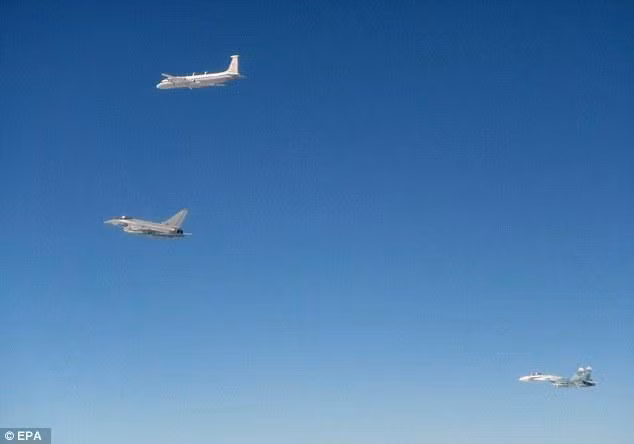 Theo quan chức Anh, các máy bay chiến đấu Nga đã không liên lạc với kiểm soát không lưu và không truyền tín hiệu xác nhận.