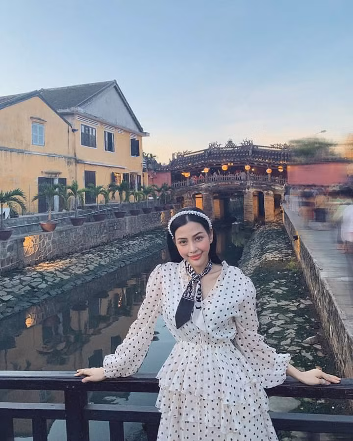 Thieu nu an mac phan cam o Hoi An: Chu quan cafe noi gi?