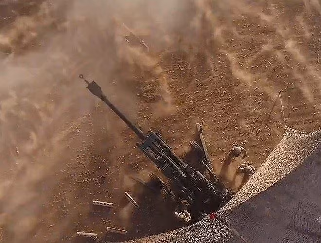 Người Kurd cũng đã chống trả dữ dội, đáng chú ý trong số vũ khí được Mỹ viện trợ cho người Kurd có cả siêu pháo M777.