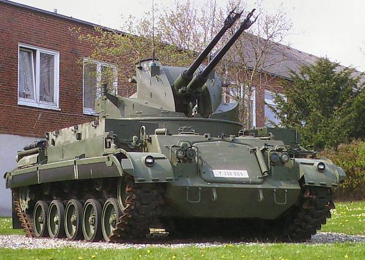 Hiện diện với số lượng đông nhất của phòng không Lục quân Thổ Nhĩ Kỳ đó là 2.800 súng, pháo phòng không các loại; trong đó có những loại đã lạc hậu, khó có thể đáp ứng yêu cầu của chiến tranh hiện đại. Hiện đại nhất là 200 hệ thống pháo phòng không tự hành M41A1 Duster 40 mm, được Mỹ viện trợ từ kho của lực lượng Vệ binh Quốc gia Mỹ năm 1995; pháo sử dụng khung gầm của xe tăng hạng nhẹ M41.