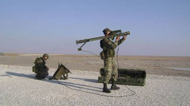 Ngoài ra, lực lượng Lục quân Thổ Nhĩ Kỳ có hệ thống phòng không tầm ngắn sử dụng hệ thống FIM-92. Các tổ hợp dựa trên xe quân sự Land Rover và xe bọc thép ACV-300APC được gọi là Zipkın và Atilgan.