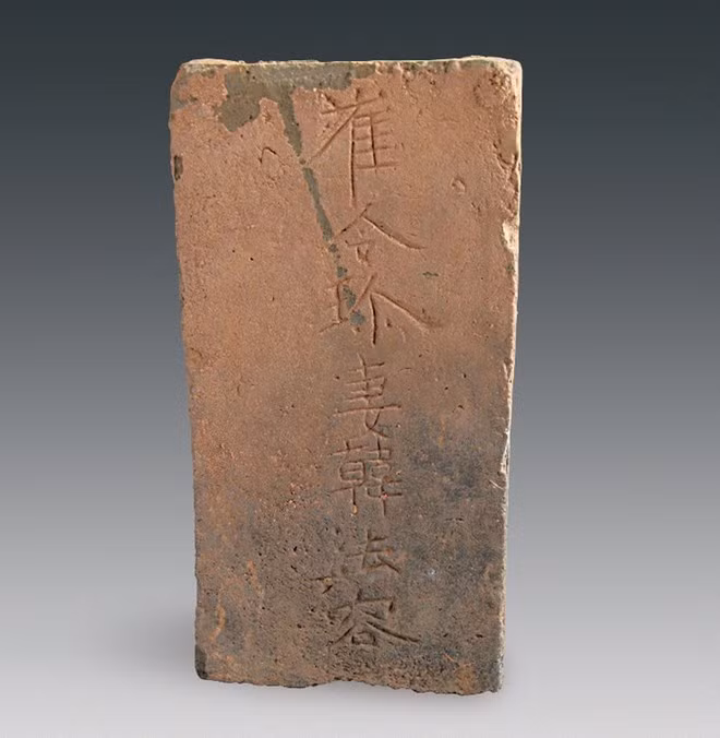 Phat hien trang suc nam vang trong ngoi mo 1.500 tuoi-Hinh-5