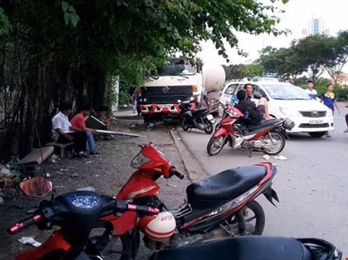 Xe bon cho xang tong taxi hang chuc nguoi hoang hon thao chay-Hinh-2