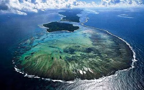 Baldridge cũng tham gia vào việc buôn bán nô lệ. Hắn sẽ mua nô lệ trên bờ biển phía Đông cho rẻ và bán họ cho tàu thuyền qua lại hoặc gửi bán ở Mỹ và Tây Ấn. Tuy vậy, Baldridge đã mắc sai lầm khi nhúng tay vào việc bán một số người bản xứ địa phương. Ngay khi thấy hành động của Baldridge, dân đảo đã phát động cuộc nổi loạn và phá hủy lâu đài, nhà kho của Baldridge, buộc hắn ta phải chạy trốn khỏi hòn đảo vào năm 1697. (Nguồn Amusing Planet)